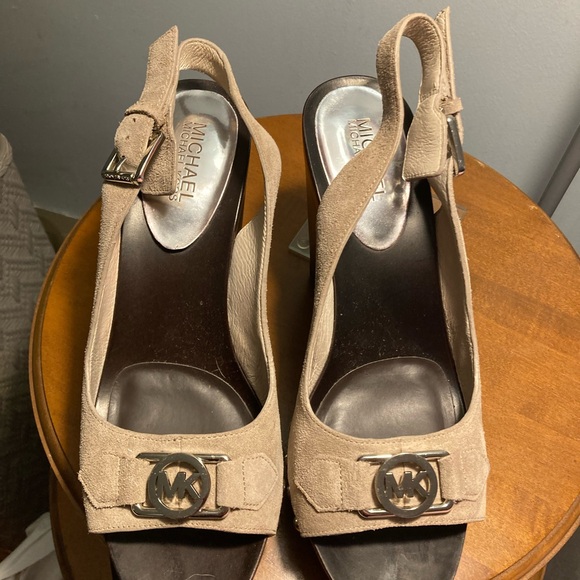 Michael Kors Women's Beige Sandals - Picture 4 of 8